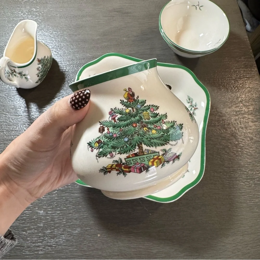 Spode Christmas Dish Set Bowls Plates Creamer Tree Style